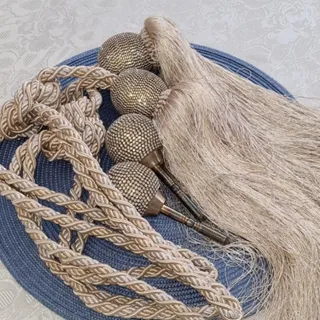 گل میخ و پرده جمع کن