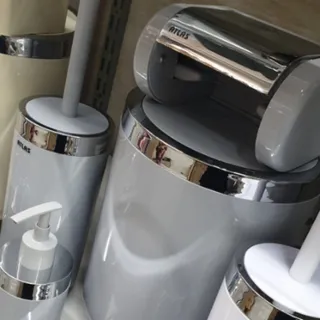 سطل و فرچه