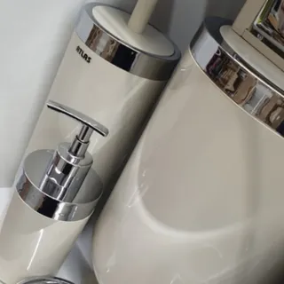 سطل و فرچه