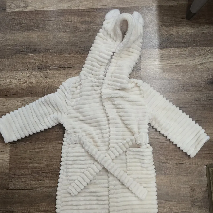 حوله تنپوش سفیدmothercare
