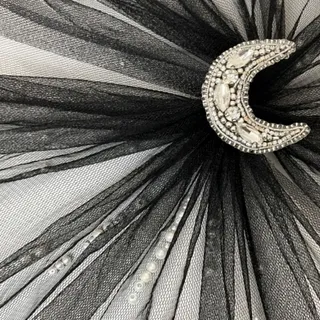سنجاق سینه ماه