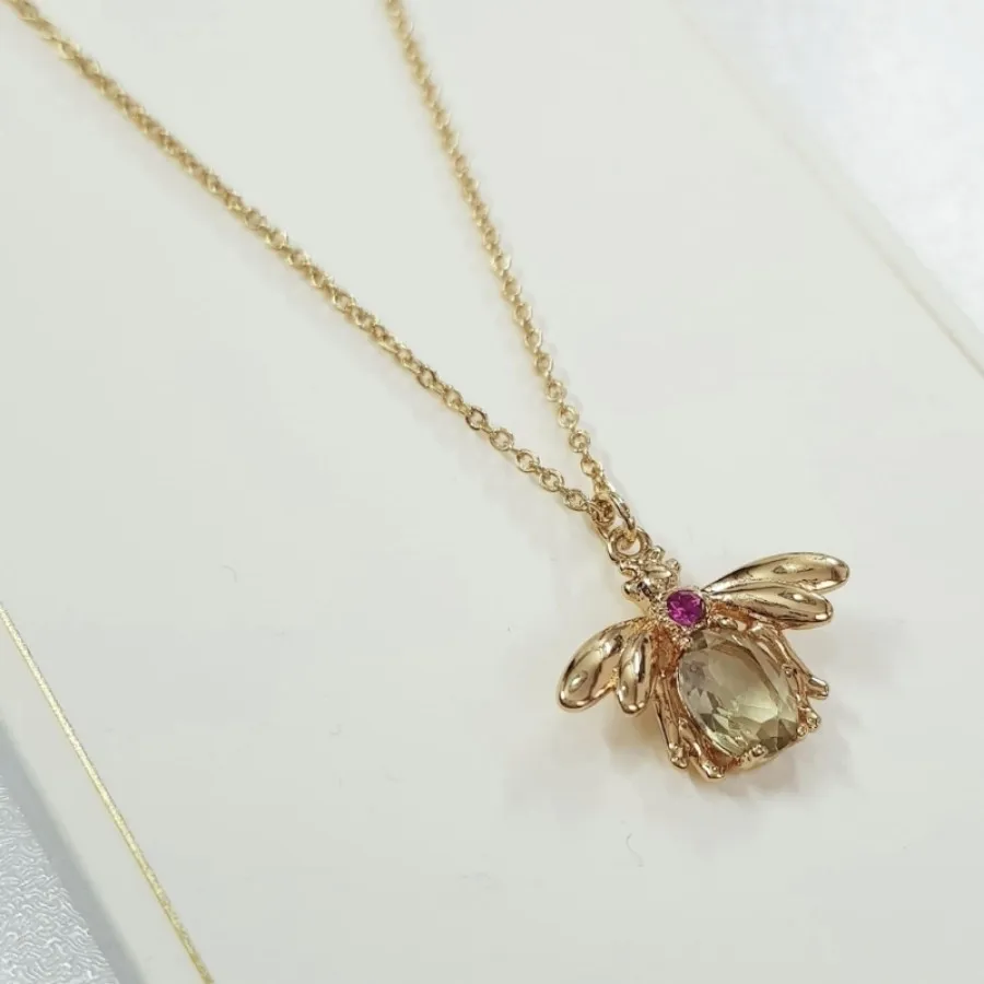 زنجیر و پلاک زنبور خارجی