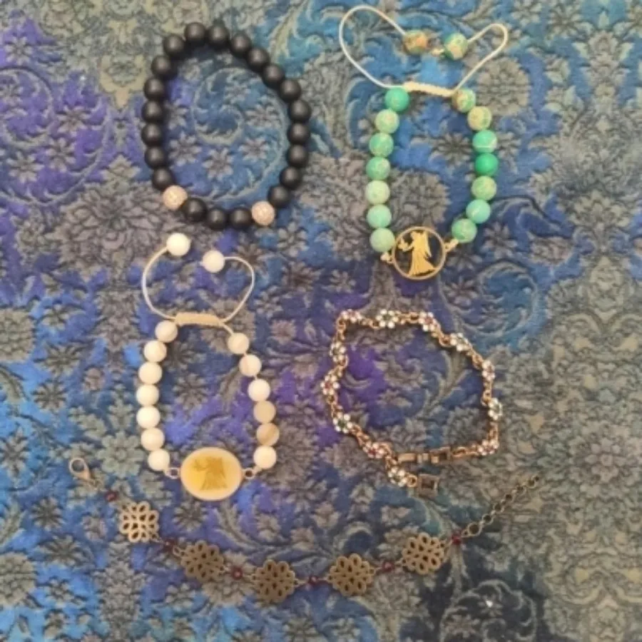 5 عدد دستنبد