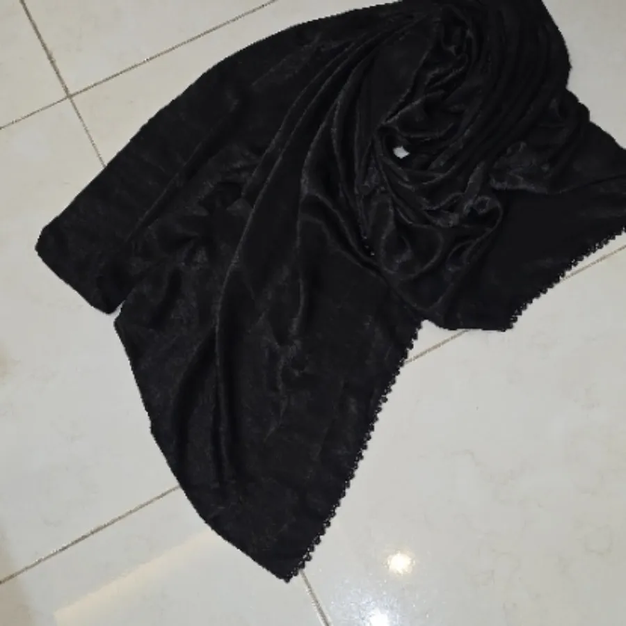 شال مشکی مرواریدی