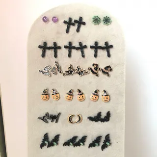 گوشواره میخی