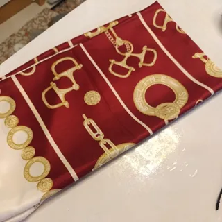 روسری زرشکی زنجیری