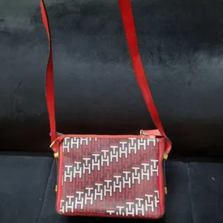 کیف قرمز