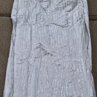والان کنار پرده