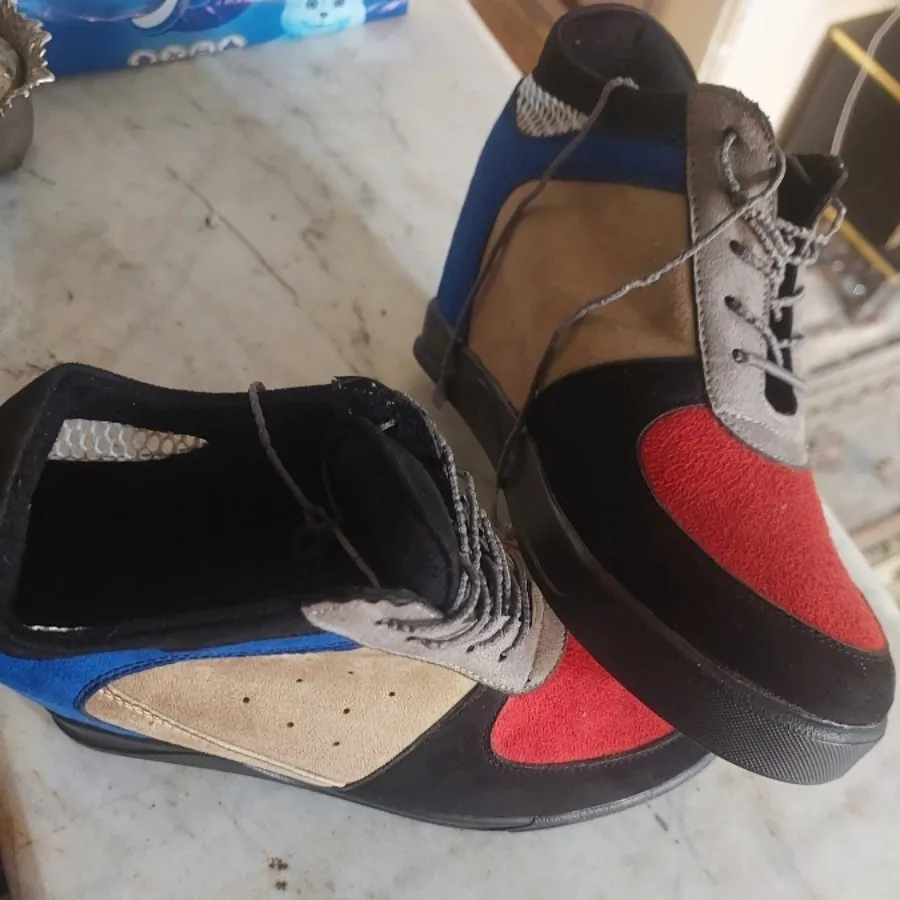 کفش کتونی پاشنه مخفی