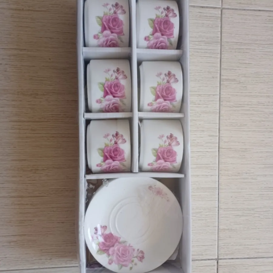 استکان نعلبکی گل سرخ