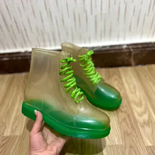 بوت طلقی شفاف