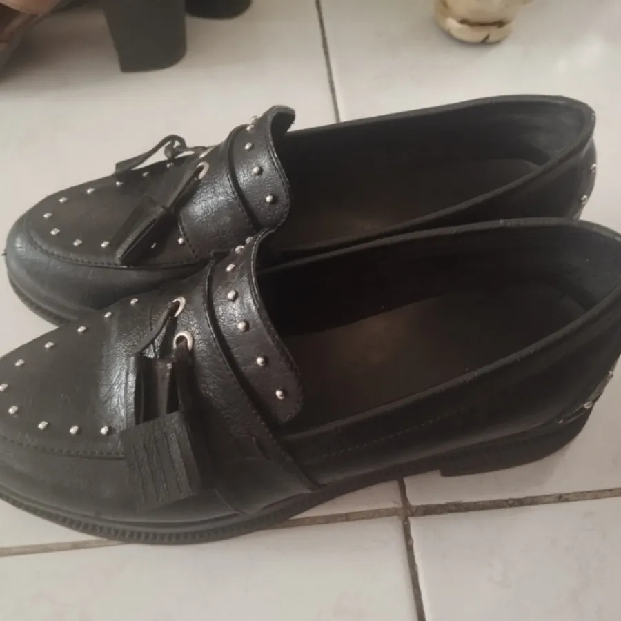 کالج و کفش تابستانی