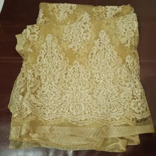 پارچه دانتل کرم زیبا