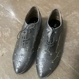 کفش نقره ای