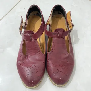 کفش چرم زرشکی