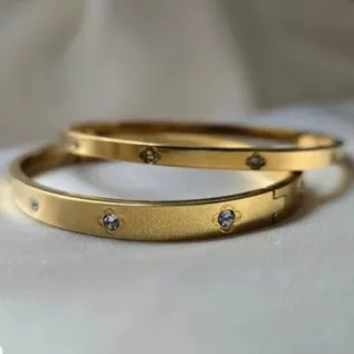 بنگل طلایی نگین دار