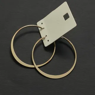 گوشواره حلقه ای بزرگ