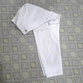 شلوار جین سفید