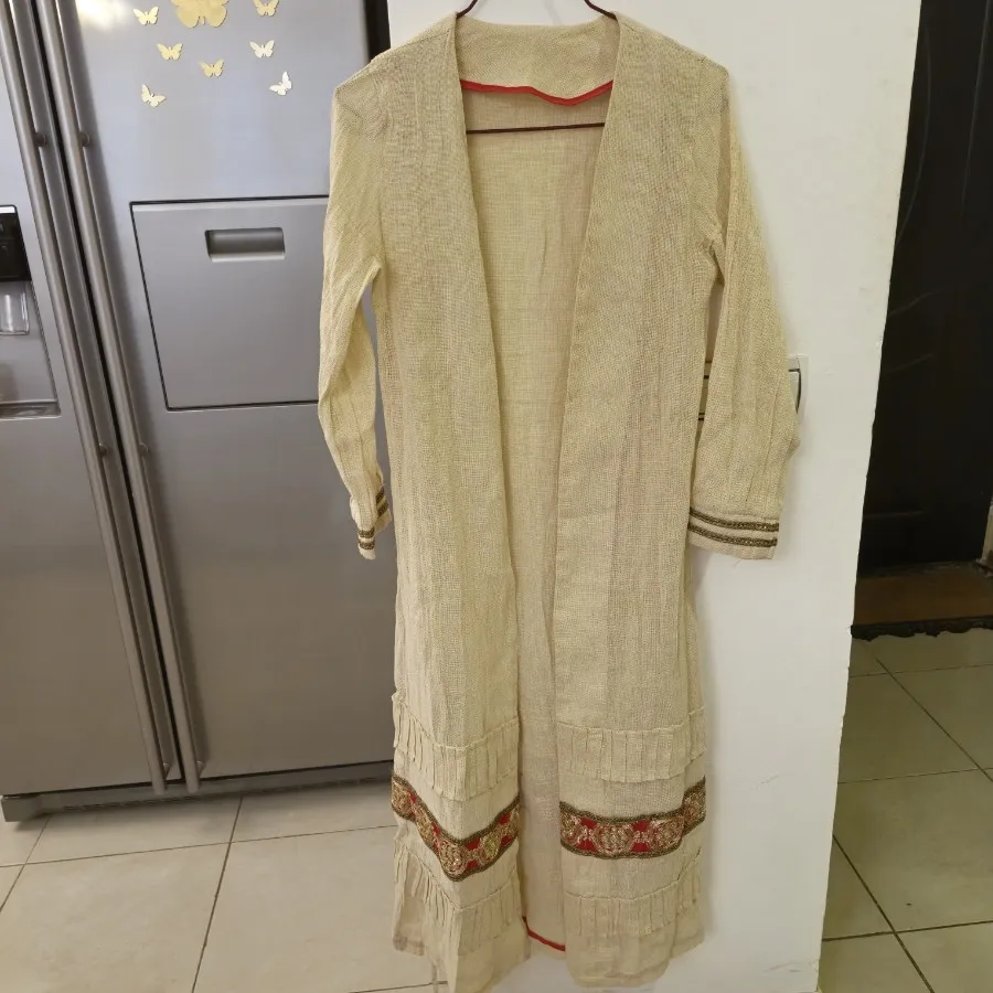 مانتی مزونی کار دست