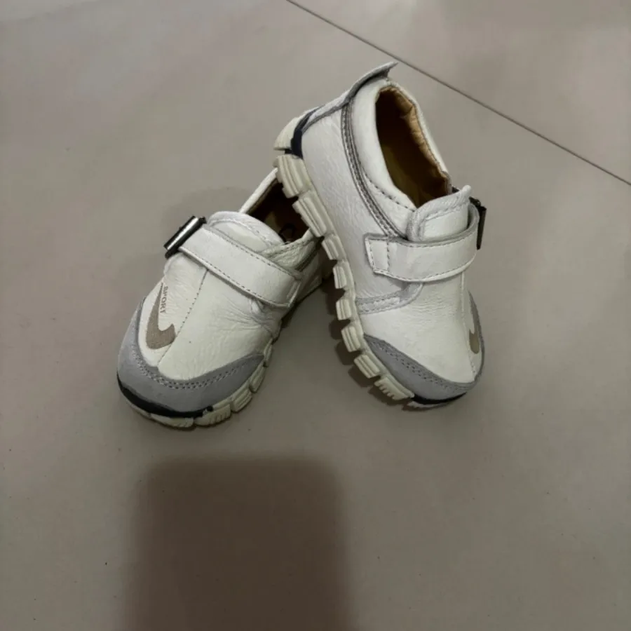 کفش اسپرت بچه گانه