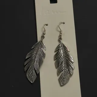 گوشواره برگ سیاه قلم