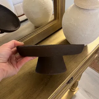 ظرف پایه دار