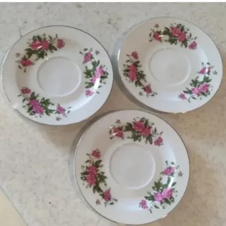 نعلبکی گلسرخی