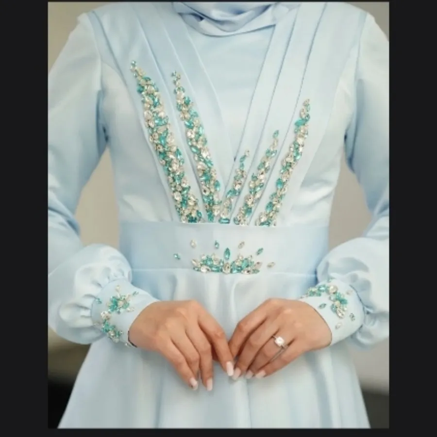 لباس مجلسی پوشیده