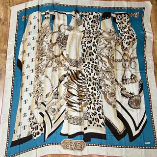 روسری قواره دار سیلک Aker