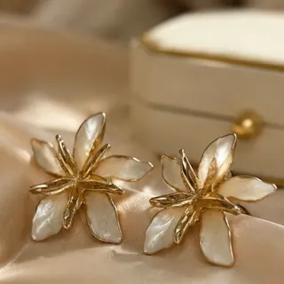 گوشواره گلبرگ صدفی