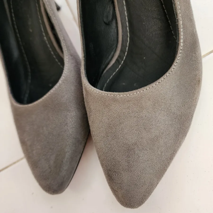 کفش پاشنه دار چرم طوسی