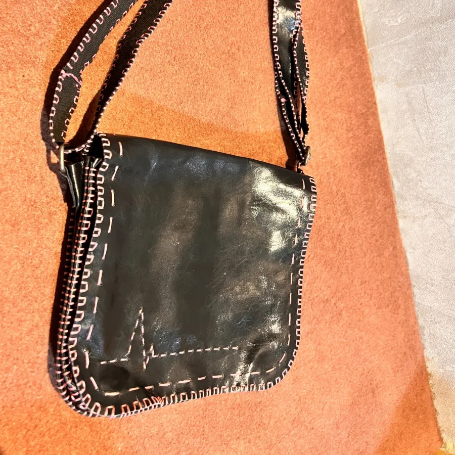 کیف پیاده روی چرم دست دوز