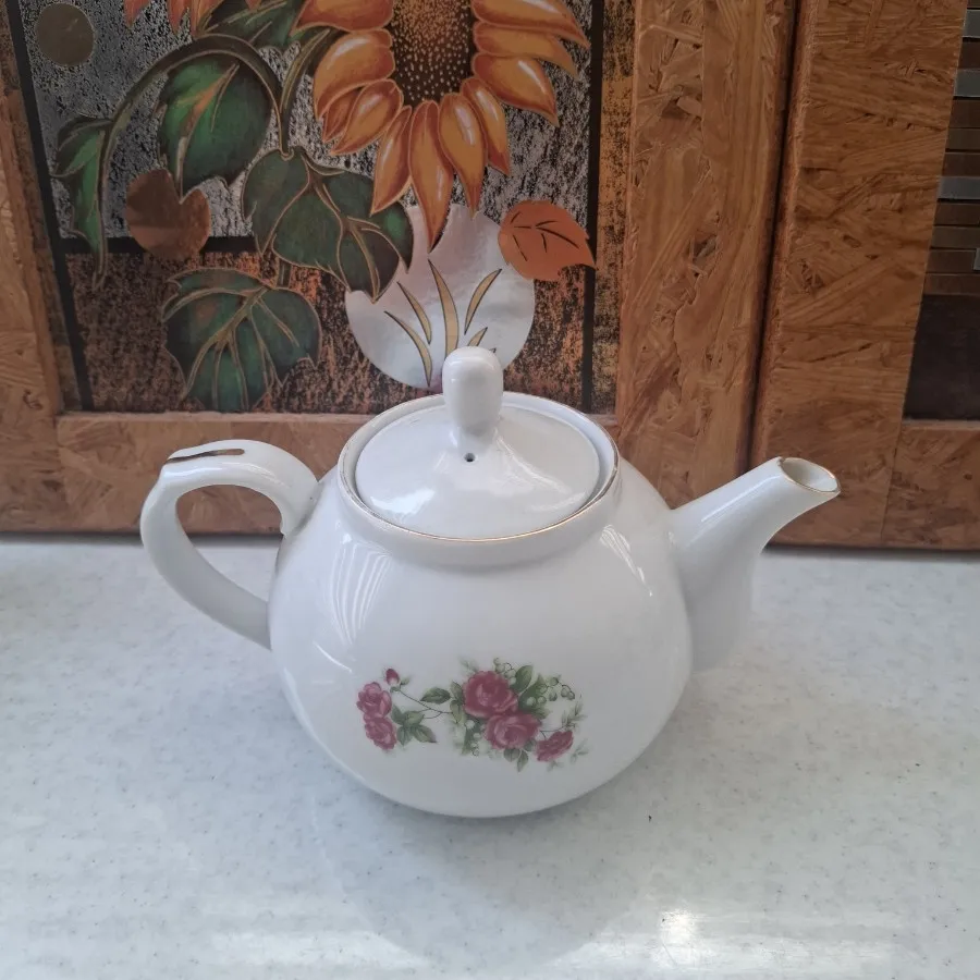 قوری گل سرخی