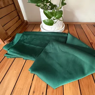 پارچه سیلک سبز زمردی