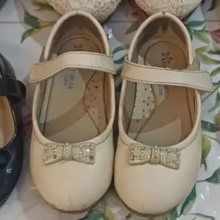 کفش عروسکی
