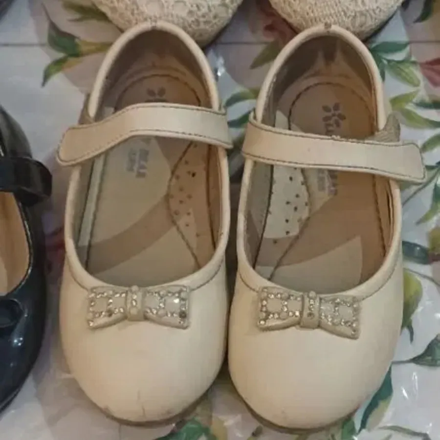 کفش عروسکی