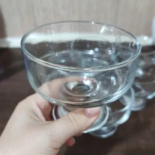 بستنی خوری