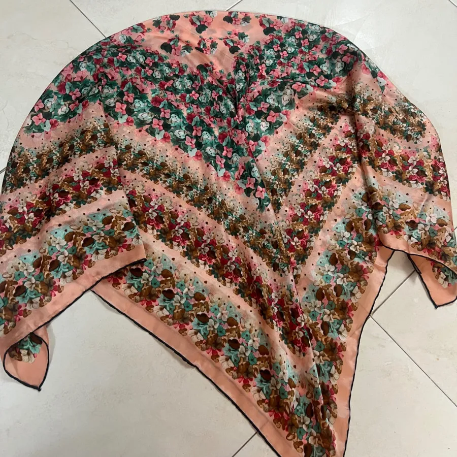 روسری ابریشم دور دست دوز