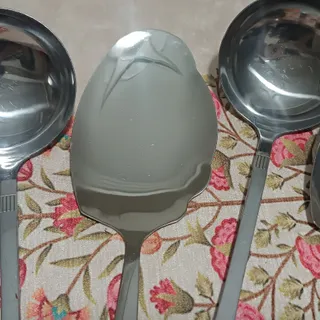 کفگیر ملاقه.