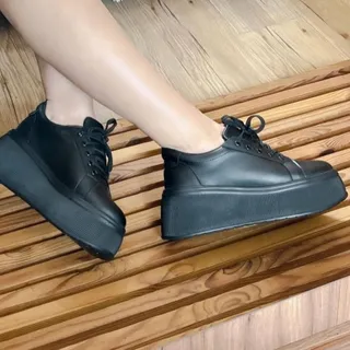 کفش اسپرت لژدار