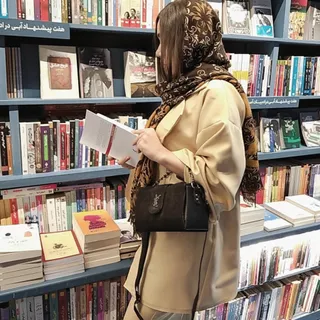 کت و شلوار کرمی رنگ