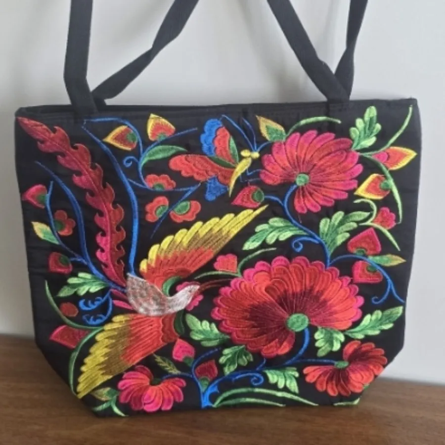 کیف گلدوزی شده