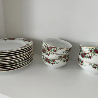آجیل خوری گل سرخی