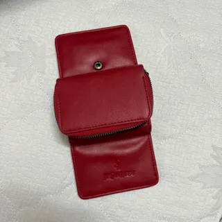 کیف پول قرمز