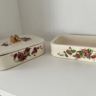 شکلات خوری گل سرخی