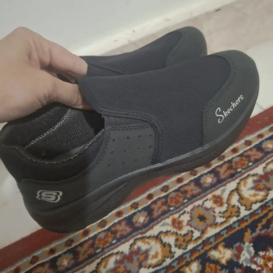 کفش اسکیچرز