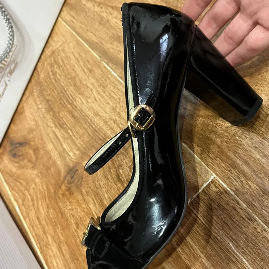 کفش پاشنه دار برند