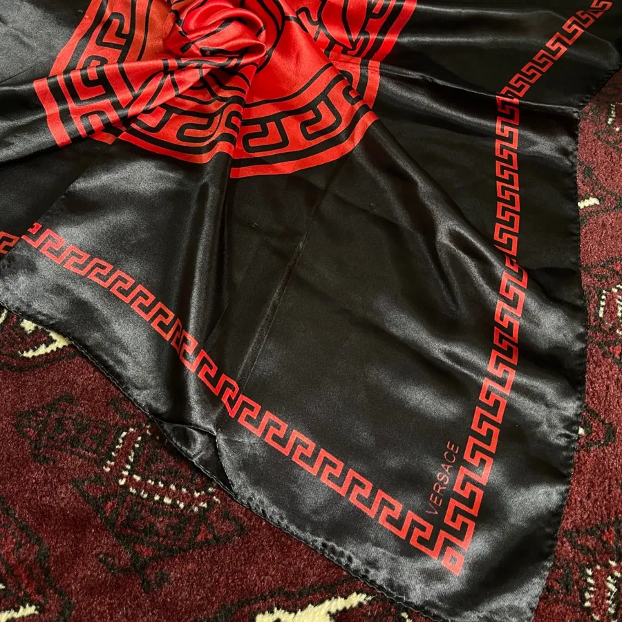 روسری ساتن ورساچه