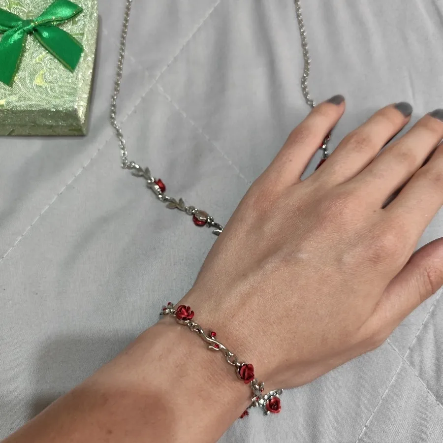 ست گردنبند و دستبند