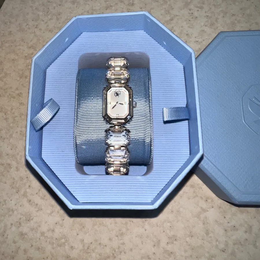 ساعت Swarovski